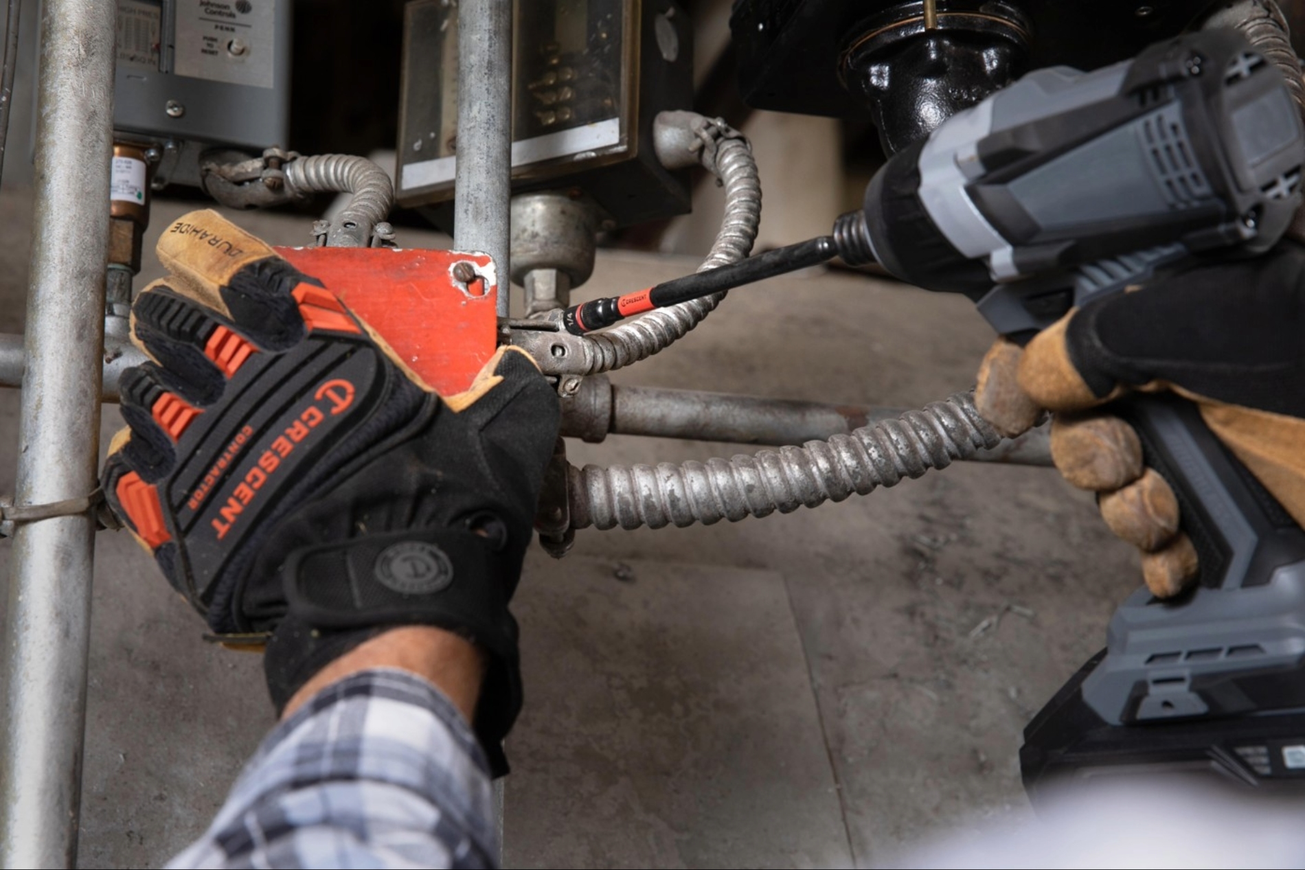 Crescent 1/4 x 6 in. Bolt Biter™ Magnetic Impact Nut Driver & Extractor - Image 5