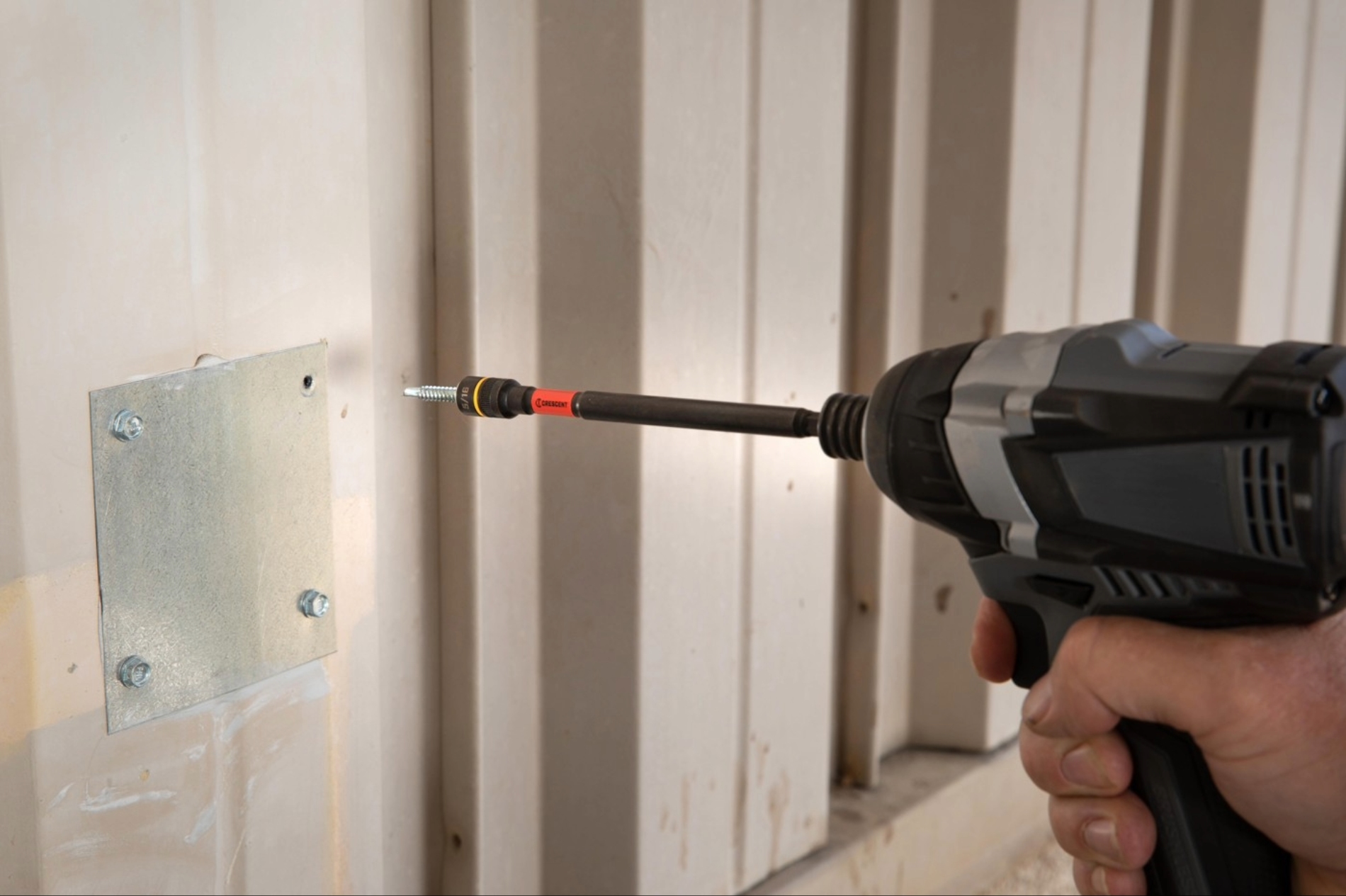 Crescent 5/16 x 6 in. Magnetic Impact Nut Driver & Extractor - Image 4