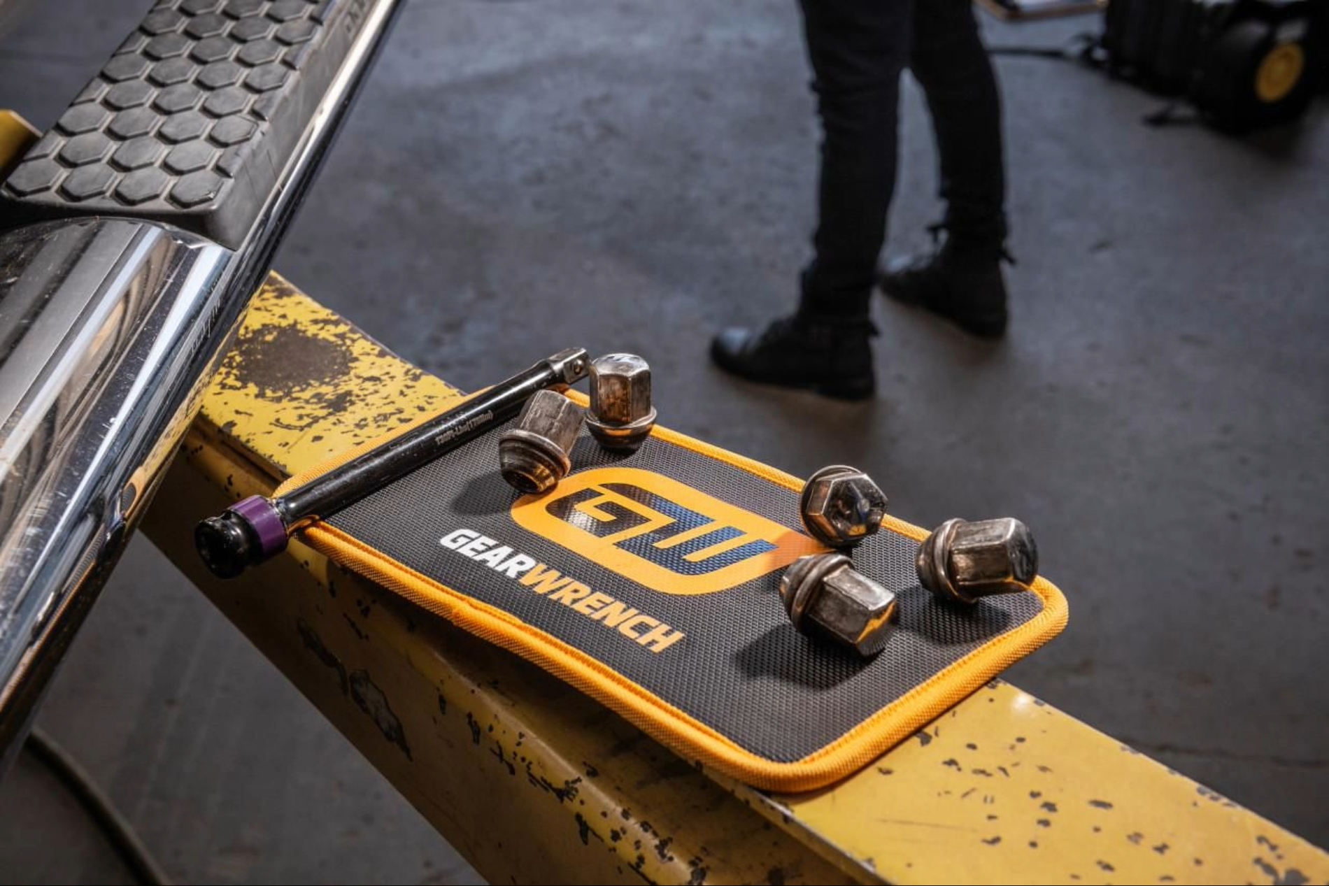 GEARWRENCH 250mm x 200mm High Strength Magnetic Tool Mat - Image 4