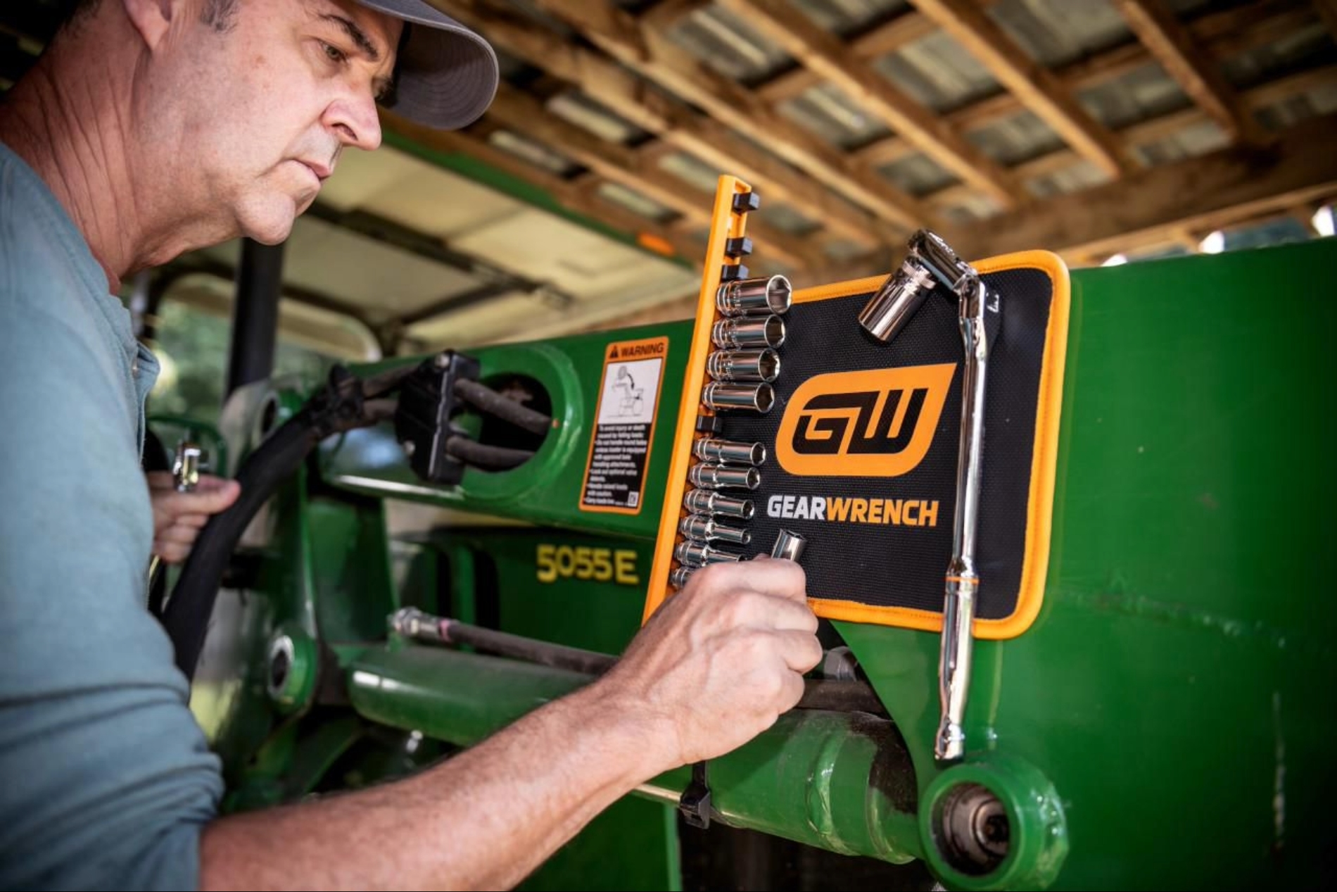 GEARWRENCH 250mm x 200mm High Strength Magnetic Tool Mat - Image 5