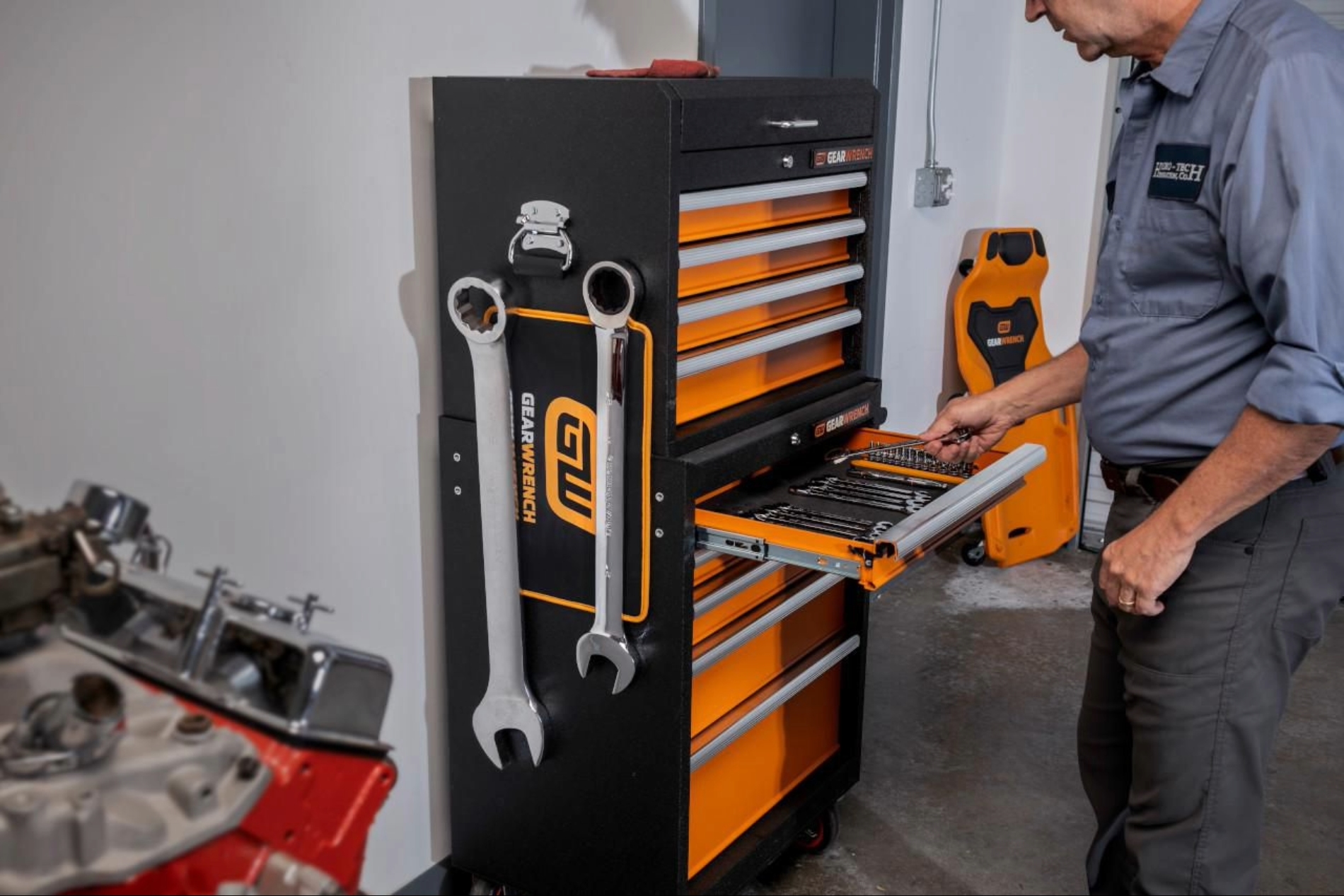 GEARWRENCH 455mm x 300mm High Strength Magnetic Tool Mat - Image 3