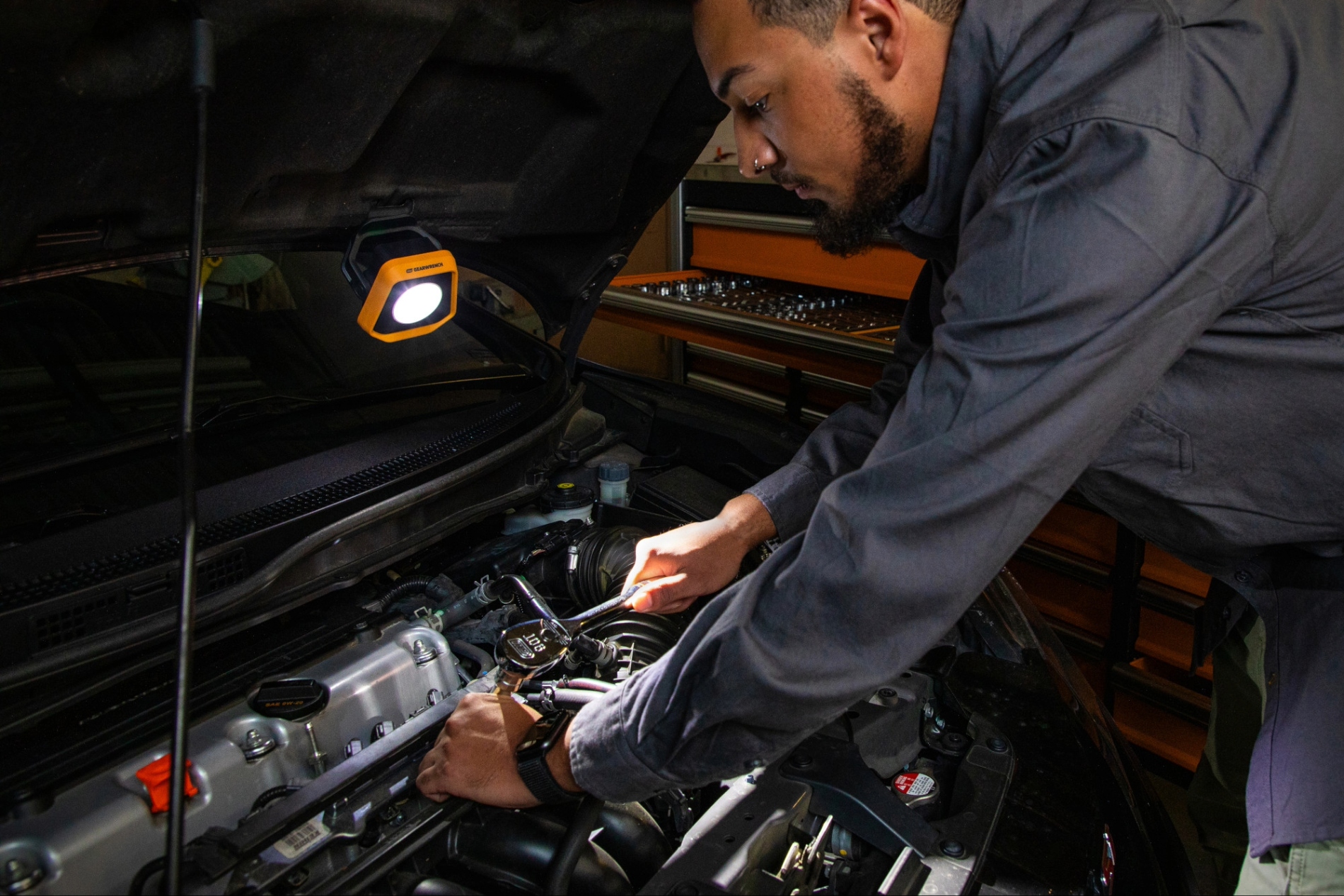 GEARWRENCH 2000lm Rechargeable Shop Light - Image 5