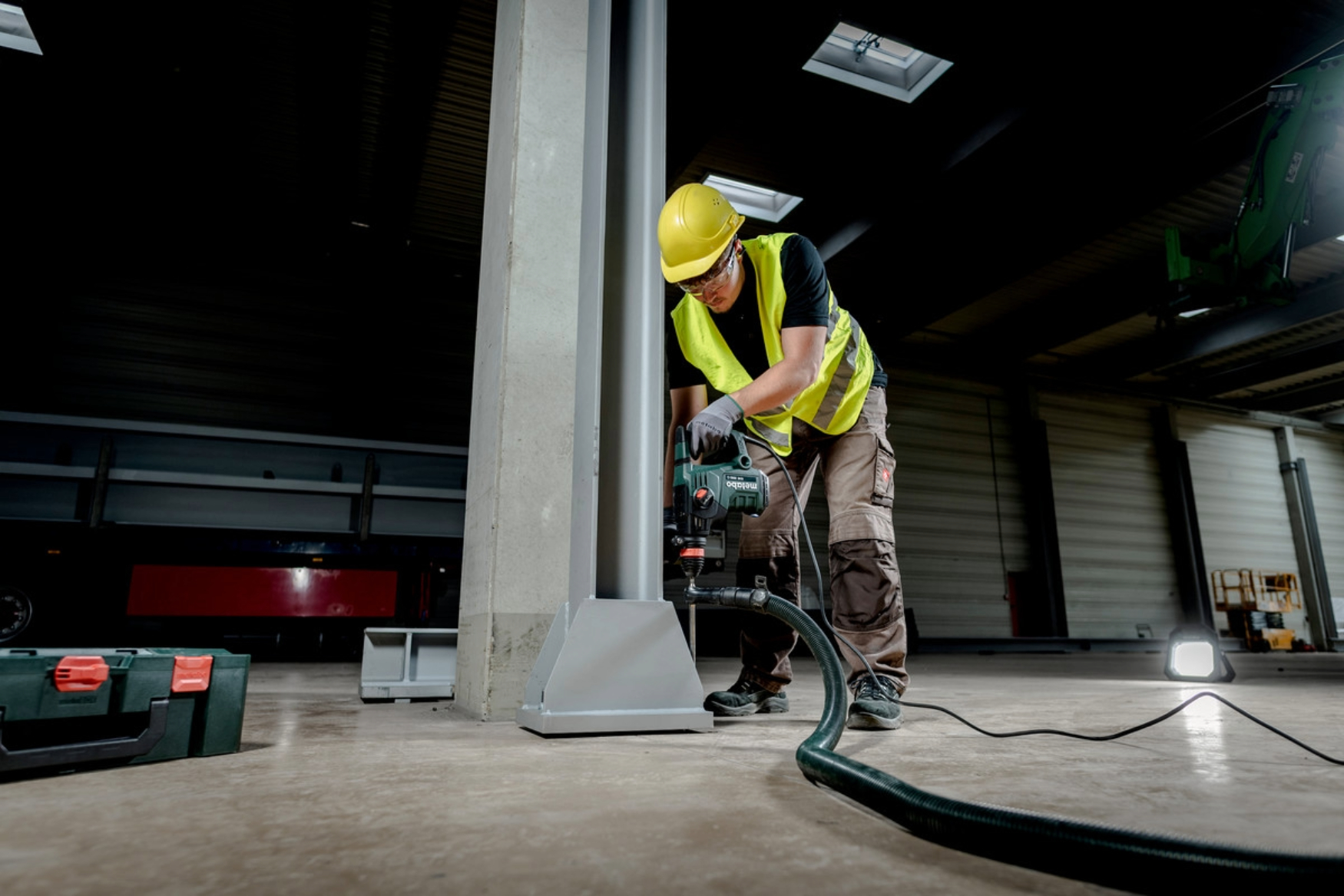 Metabo 1050W SDS-Plus Rotary Hammer - Image 3