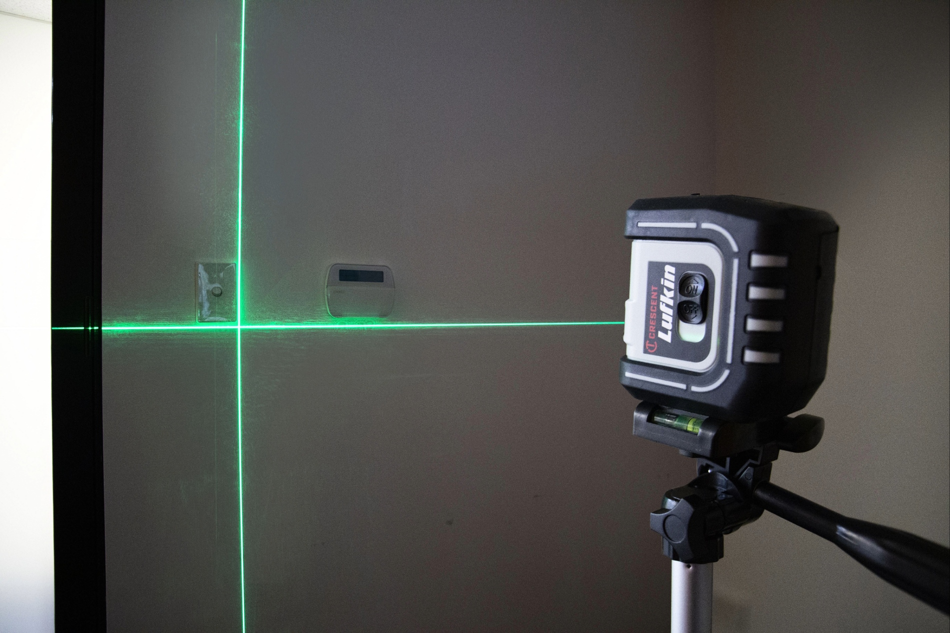 Crescent Self Levelling Green Multi Line Laser Level w/ Tripod - Image 2