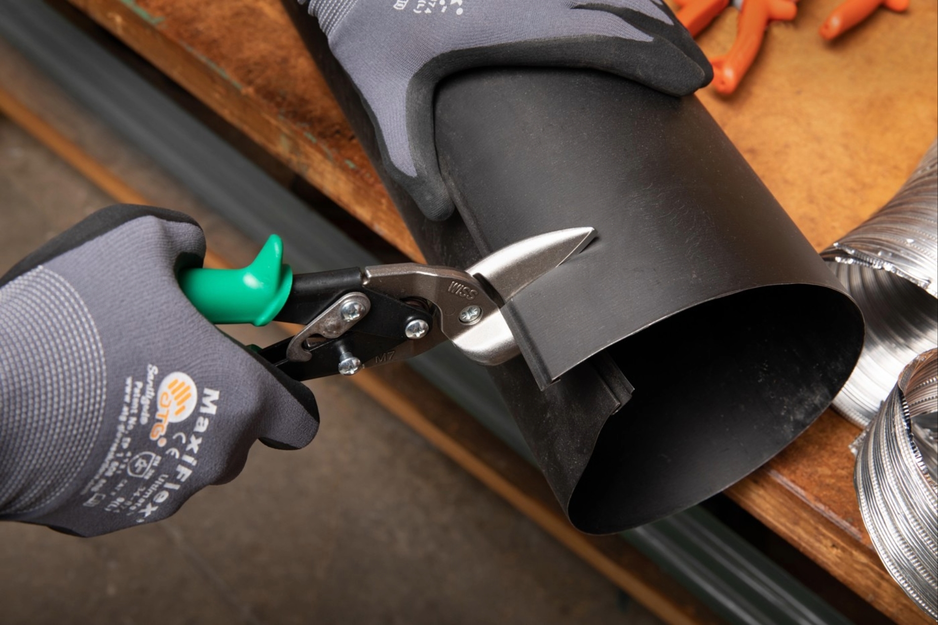 Crescent MetalMaster® Offset Right Cut Aviation Snips - Image 3