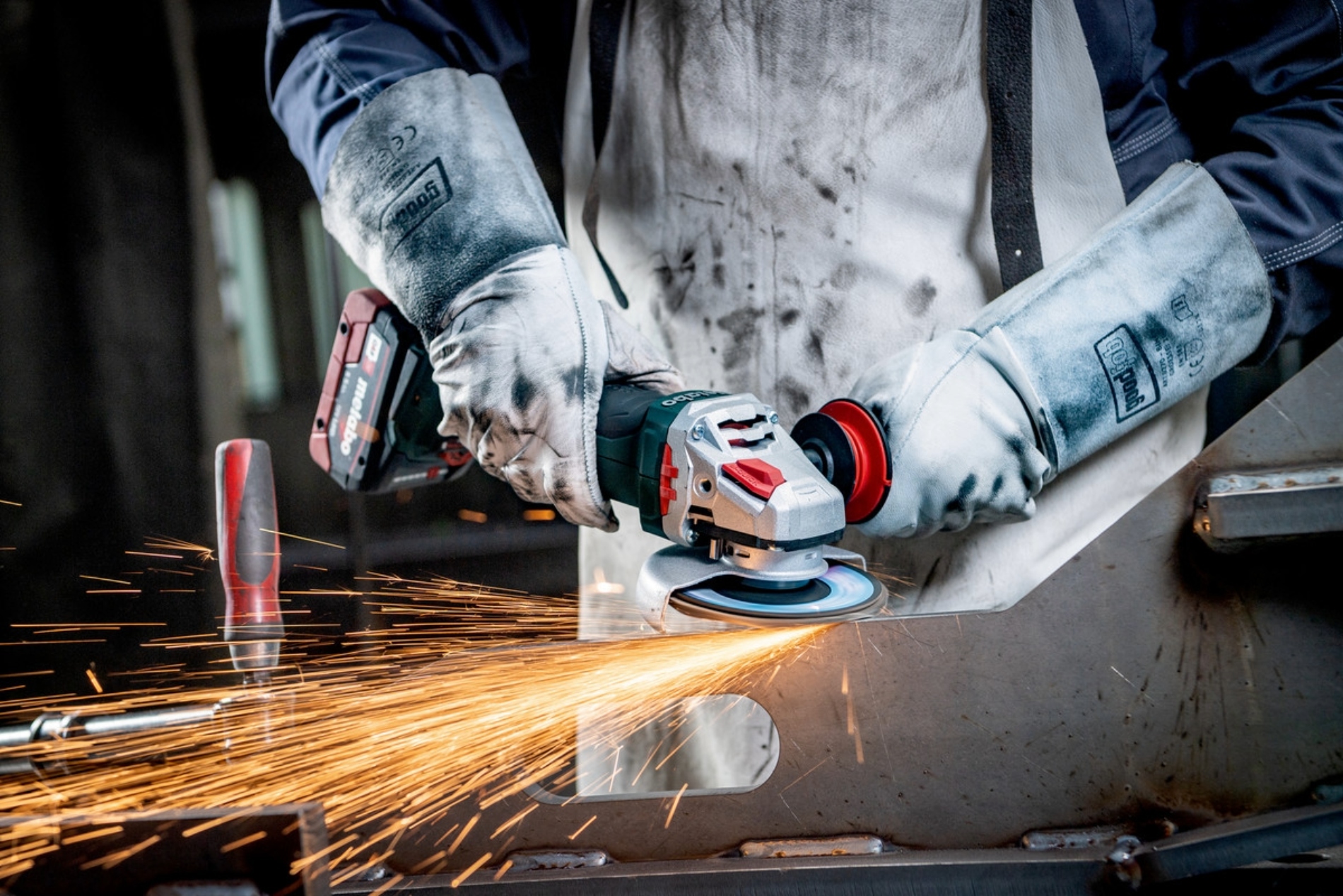 Metabo 18V Cordless 125mm Angle Grinder - Bare Tool - Image 2